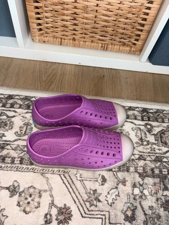 Native Shoes - Picture 2 of 6